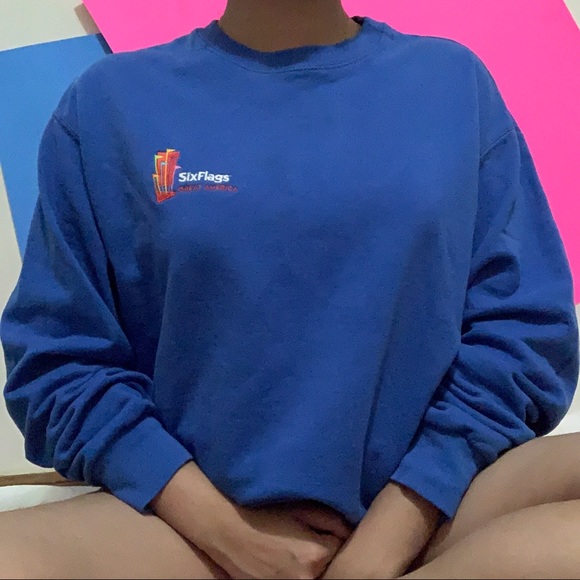 Sweaters - chunky blue six flags crewneck sweater ✧